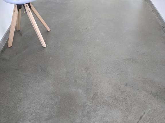 Sichtestrich, Streifen wegretuschiert