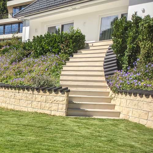 Aufgangstreppe zu einem Anwesen